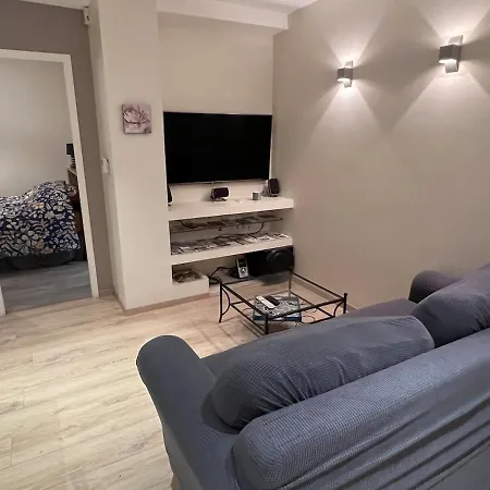 45m, Proche Centre Ville, Pas De Wifi, Place Parking Devant Appartamento