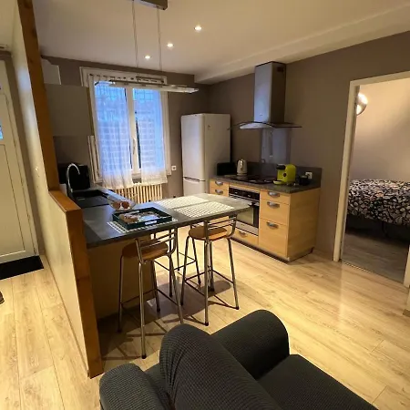 Appartamento 45m, Proche Centre Ville, Pas De Wifi, Place Parking Devant Aurillac