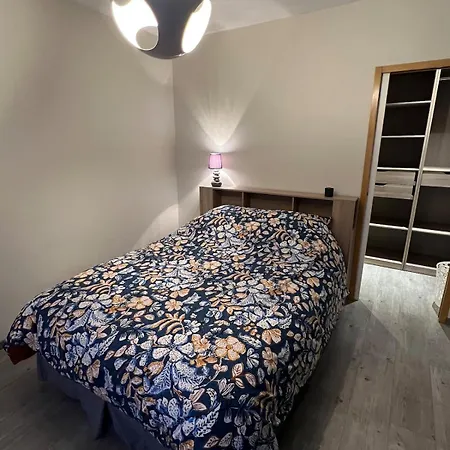 45m, Proche Centre Ville, Pas De Wifi, Place Parking Devant Appartamento