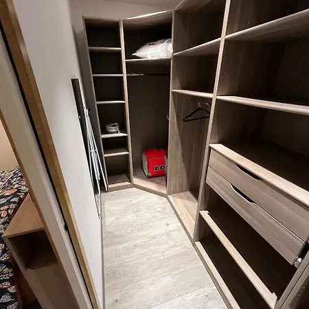 45m, Proche Centre Ville, Pas De Wifi, Place Parking Devant Aurillac